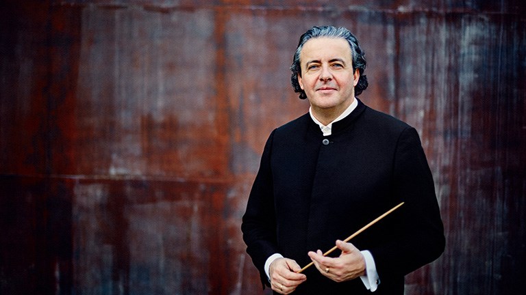 Juanjo Mena photo by Michal Novak