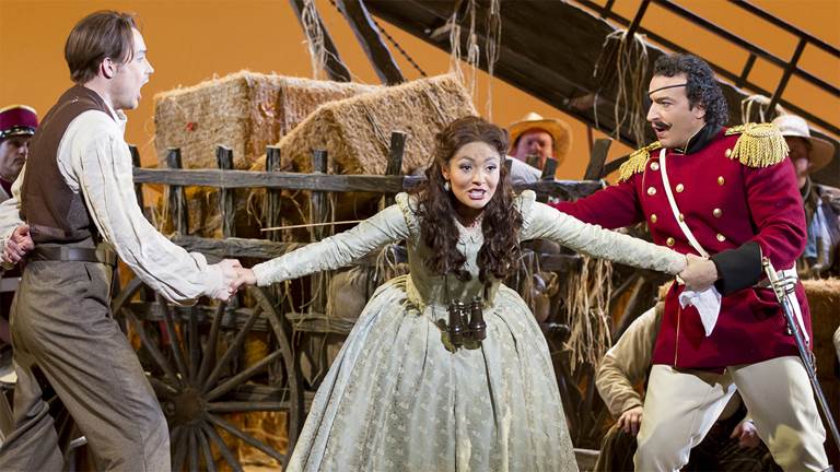 Stephen Costello, Ailyn Pérez, Simone Alberghini in The Elixir of Love [Scott Suchman for Washington National Opera]