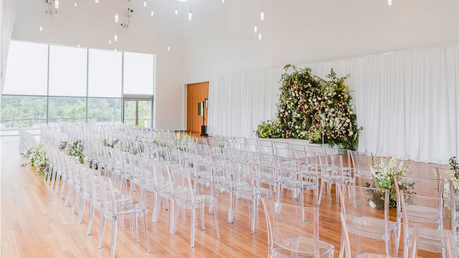 wedding with flowers at the REACH's Skylight Pavilion. Rachel and Jonathan Wedding by Victoria Heer (c)