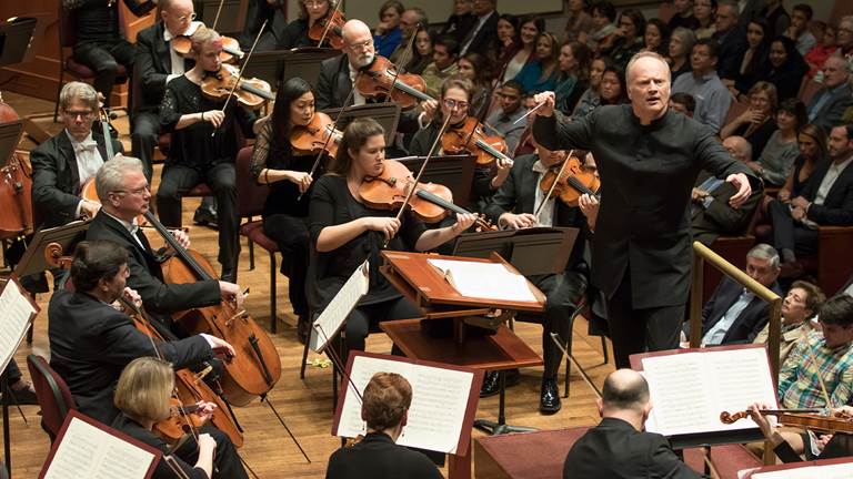 Noseda conducting the National Symphony Orchestra